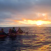 Amanecer en kayak en el ombligo del mundo  thumbnail 11