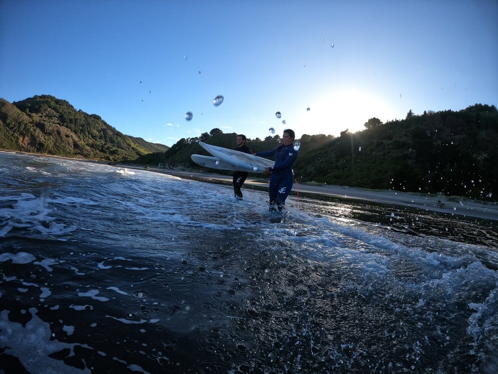 Clase de surf grupal en Ancud - Image 1