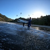 Clase de surf grupal en Ancud thumbnail 1