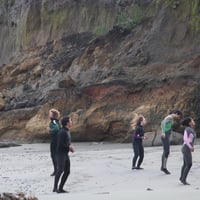 Clase de surf grupal en Ancud thumbnail 4