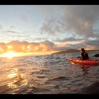 Amanecer en kayak en el ombligo del mundo  thumbnail 2