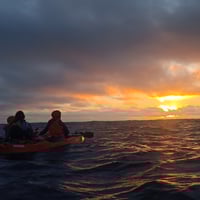 Amanecer en kayak en el ombligo del mundo  thumbnail 10